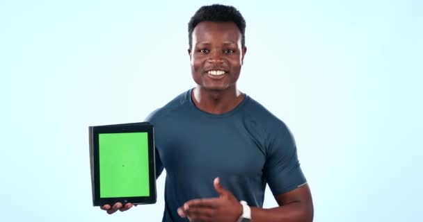 Mockup Tablet Tela Verde Homem Preto Com Publicidade Para Ginásio — Vídeo de Stock