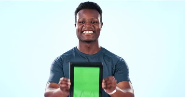 Tablet Mockup Schermo Verde Uomo Nero Con Pubblicità Palestra App — Video Stock