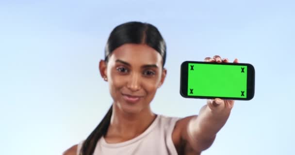 Teléfono Maqueta Pantalla Verde Mujer Con Publicidad Gimnasio Aplicación Fitness — Vídeos de Stock