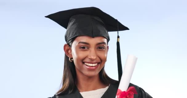 Graduado Mulher Estudante Com Diploma Para Educação Faculdade Sucesso Universitário — Vídeo de Stock