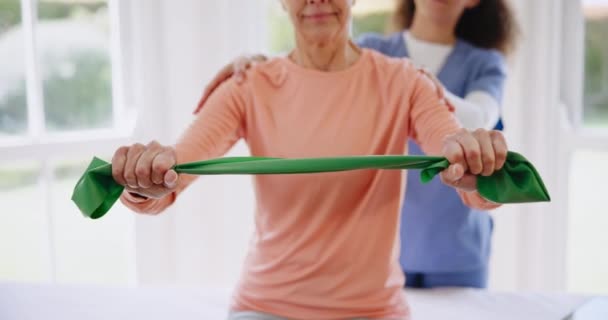 Anciano Mujer Banda Estiramiento Para Fisioterapia Bienestar Fitness Con Soporte — Vídeos de Stock