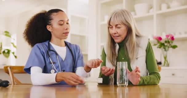 Gesundheitsversorgung Medizin Oder Planung Mit Einer Krankenschwester Und Einer Alten — Stockvideo