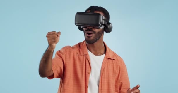 Gamer Man Realidad Virtual Gafas Estudio Con Mano Haga Clic — Vídeos de Stock