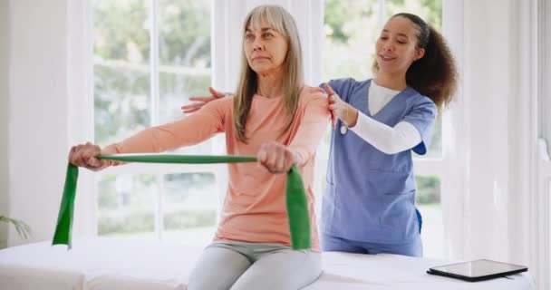 Senior Woman Και Stretching Band Για Φυσιοθεραπεία Ευεξία Και Φυσική — Αρχείο Βίντεο