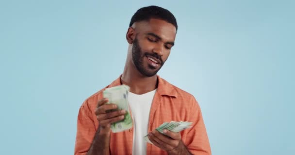 Человек Считать Деньги Счастливы Студии Успехом Бонус Продвижение Службе Победой — стоковое видео