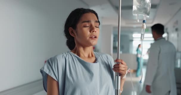 Smutne Oddychające Kobieta Kroplówką Szpitalu Dla Medycyny Odnowy Biologicznej Powrotu — Wideo stockowe