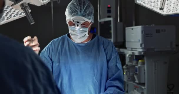 Médecins Équipe Chirurgie Dans Théâtre Avec Soutien Médical Pour Santé — Video