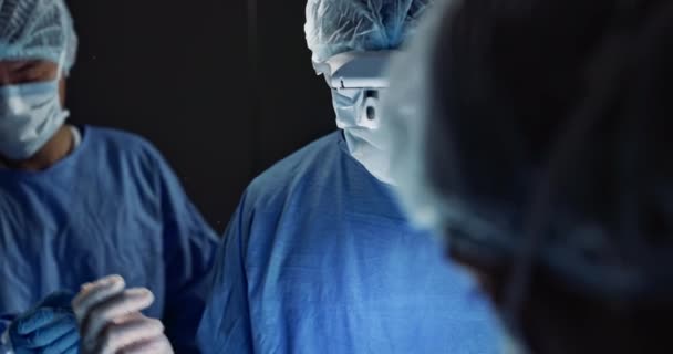 Chirurgien Équipe Médecins Outils Salle Opération Hôpital Clinique Groupe Infirmière — Video