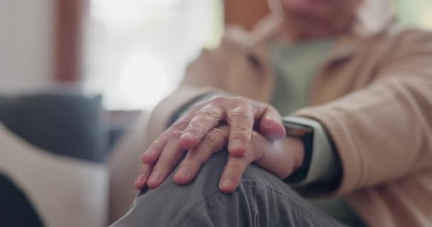 Starszy Mężczyzna Ręce Stres Podczas Terapii Doradztwo Lub Mówienie Depresji — Wideo stockowe