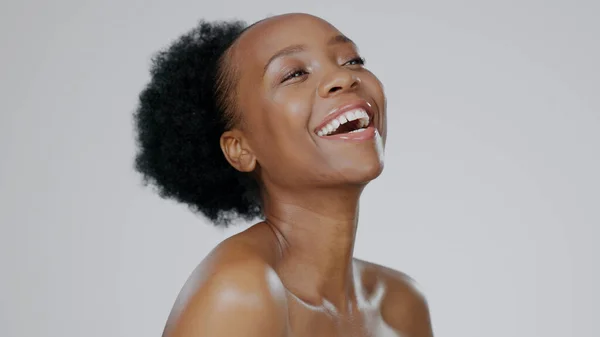 Czarna Kobieta Afro Uśmiech Urody Pielęgnacji Skóry Zdrowej Skóry Portret — Zdjęcie stockowe