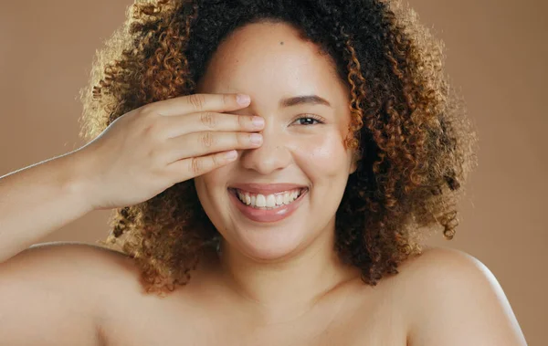 Portrét Vtipná Nebo Šťastná Žena Přírodní Krásnou Dermatologií Pro Wellness — Stock fotografie