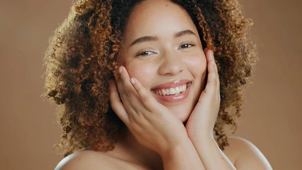 Mulher Feliz Retrato Rosto Beleza Skincare Maquiagem Cosméticos Contra Fundo — Fotografia de Stock