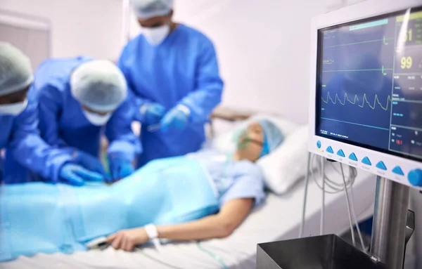 Övervaka Kirurgi Och Läkare Team Gör Akut Operation För Organbehandling — Stockfoto