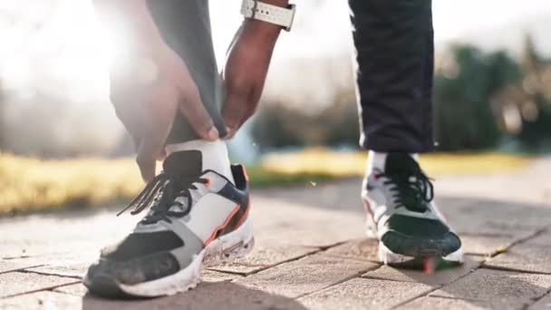 Нога Боль Человек Фитнесом Открытый Кардио Упражнениями Растяжением Медицинской Помощи — стоковое видео