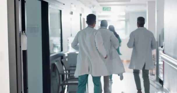 Médicos Equipe Correr Corredor Para Trabalho Emergência Cirurgia Saúde Hospital — Vídeo de Stock