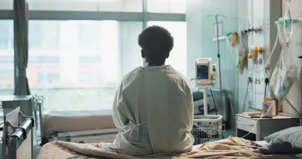 Paciente Hospital Sentado Cama Com Tristeza Depressão Preocupação Para Diagnóstico — Vídeo de Stock