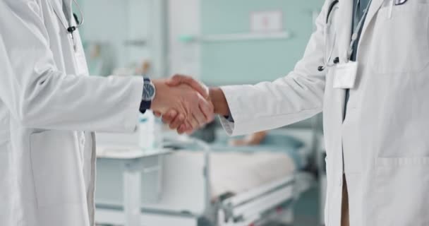 Artsen Handdruk Partnerschap Voor Samenwerking Overeenkomst B2B Gezondheidszorg Deal Medisch — Stockvideo