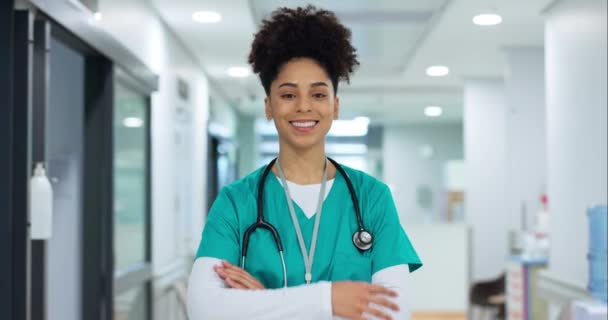 Cuidado Salud Rostro Mujer Enfermera Con Los Brazos Cruzados Para — Vídeos de Stock