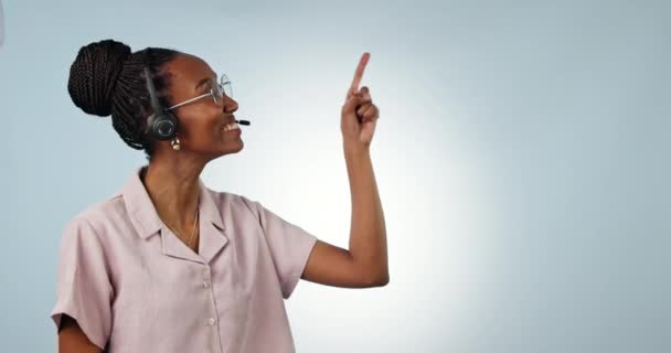 Callcenter Studio Happy Black Woman Pointing Lead Generation News Customer — Stock Video