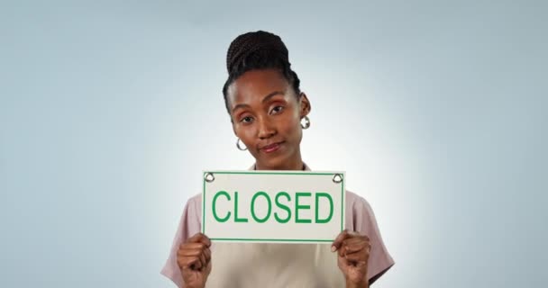 Πτώχευση Οικονομική Κρίση Και Κλειστή Πινακίδα Μια Μαύρη Γυναίκα Στο — Αρχείο Βίντεο