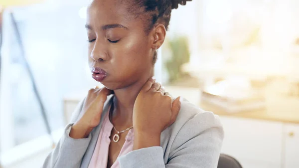 Zwarte Vrouw Nekpijn Letsel Bij Stress Druk Burn Out Door — Stockfoto