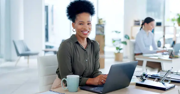 Business Portrait Black Woman Laptop Internet Online Reading Planning Typing — Stock Photo, Image