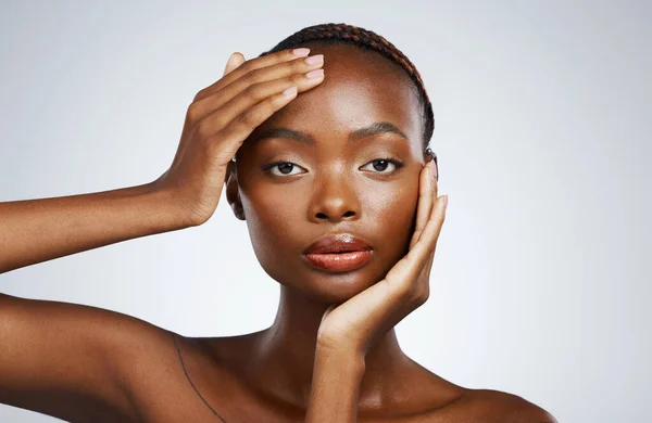 Siyahi Kadın Portresi Estetik Doğal Güzellik Stüdyoda Kozmetik Işıltılı Dermatoloji — Stok fotoğraf