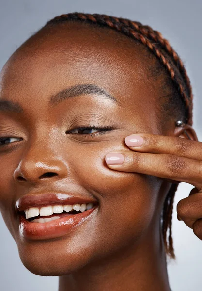 Glückliche Schwarze Frau Hautpflege Schönheit Oder Lächeln Für Wellness Studio — Stockfoto