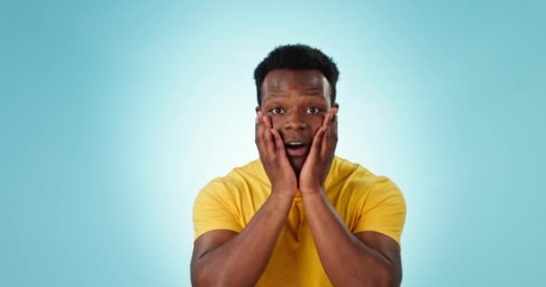 Überraschung Gesicht Und Schwarzer Mann Feiern Aufgeregt Oder Glücklich Über — Stockvideo
