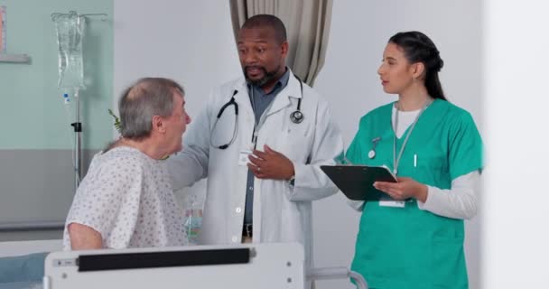 Médico Enfermera Paciente Discusión Hospital Recibieron Diagnóstico Médico Plan Tratamiento — Vídeo de stock