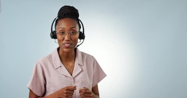 Servicio Cliente Hablar Feliz Gesto Mujer Negra Información Redes Consulta — Vídeos de Stock