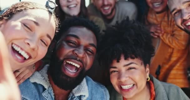 Selfie Χαμόγελο Και Πρόσωπο Των Φίλων Οδικό Ταξίδι Ένα Τροχόσπιτο — Αρχείο Βίντεο