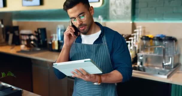 Человек Телефонный Звонок Планшет Связи Кафе Онлайн Менеджмента Обслуживания Клиентов — стоковое видео
