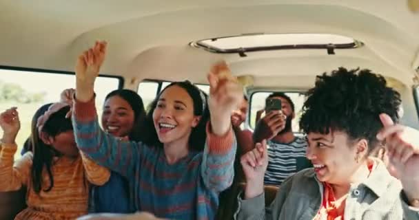Menari Jalan Jalan Dan Teman Teman Karavan Pada Petualangan Mendengarkan — Stok Video
