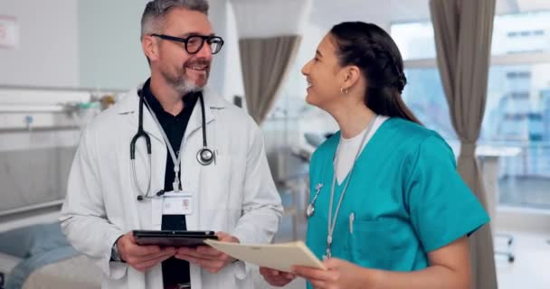 Arzt Krankenschwester Und High Five Auf Dem Tablet Für Teamwork — Stockvideo
