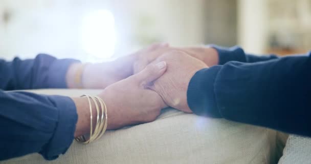 Oudere Echtpaar Hand Hand Voor Ondersteuning Liefde Empathie Voor Genezing — Stockvideo