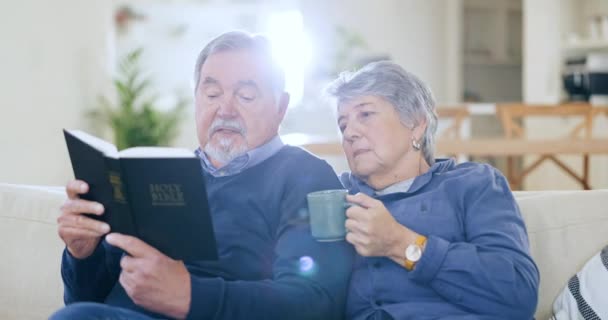 Dom Relaks Para Seniorów Biblią Rozmowy Religii Wsparciem Poradnictwo Więzi — Wideo stockowe
