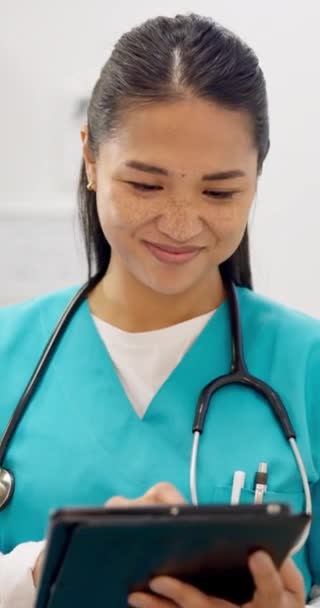 Medicale Asistente Medicale Sau Femeie Tableta Pentru Cercetare Networking Sau — Videoclip de stoc