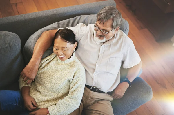 Relax Love Senior Couple Sofa Hugging Bonding Laying Together Living — Stock Photo, Image