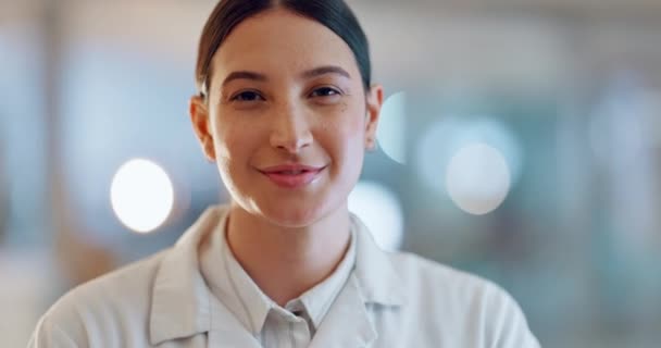 Laboratorní Žena Tvář Vědec Šťastný Důvěru Kliniky Lékařské Inovace Nebo — Stock video