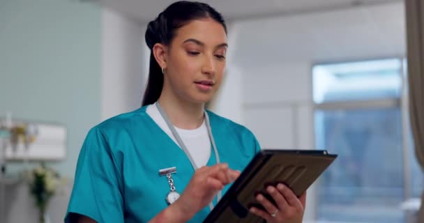 Жінка Медсестра Планшет Медична Служба Картки Охорони Здоров Клінічні Або — стокове відео