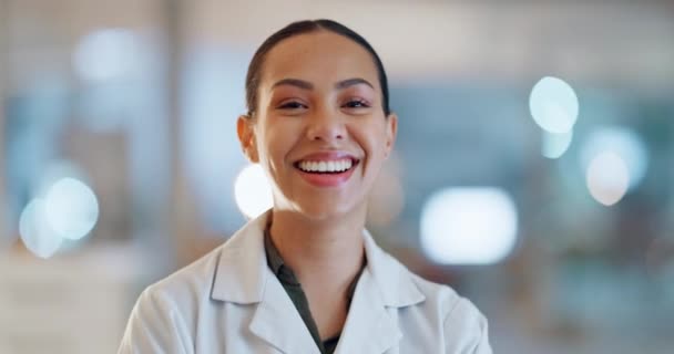 Лаборатория Женщина Лицо Ученый Счастливы Гордость Больницы Медицины Инноваций Научных — стоковое видео