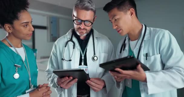 Collaboration Discussion Médecins Sur Tablette Hôpital Pour Recherche Les Conseils — Video