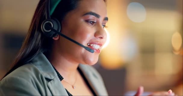 Call Center Mujer Feliz Comunicación Por Noche Oficina Para Servicio — Vídeo de stock