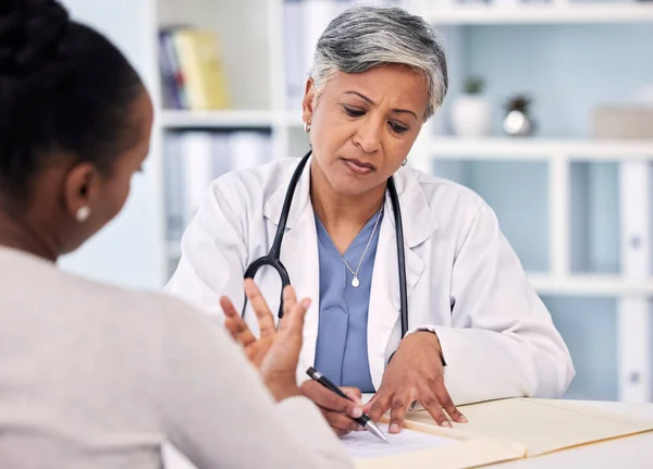 Senior Doctor Patient Writing Prescription Diagnosis Notes Checkup Results Consultation — Stock Photo, Image