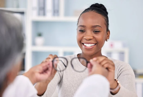 Zwarte Vrouw Patiënt Arts Met Bril Oogverzorging Visie Overleg Met — Stockfoto