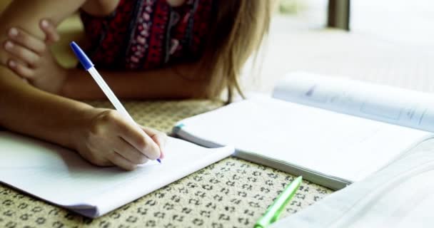 Schüler Fußboden Und Hände Schreiben Hause Schularbeiten Lernen Lernen Oder — Stockvideo