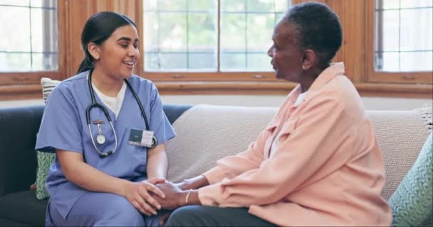 Asesoramiento Enfermera Paciente Tomados Mano Con Apoyo Empatía Ayuda Confianza — Vídeos de Stock