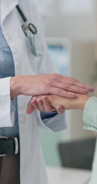 Hände Empathie Und Ergebnisse Vom Arzt Zum Patienten Unterstützung Und — Stockvideo