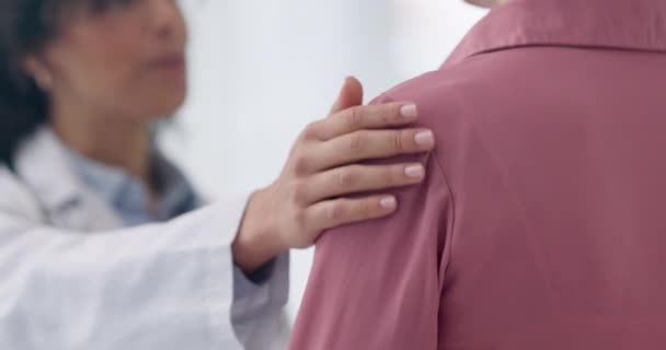 Läkare Kvinna Och Empati Med Kommunikation För Vård Medicinskt Stöd — Stockvideo
